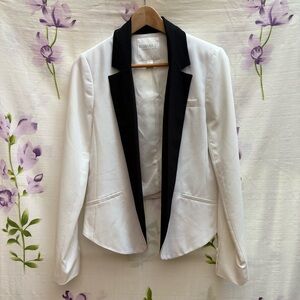 Forever 21 White And Black Contrast Collar High Low Blazer